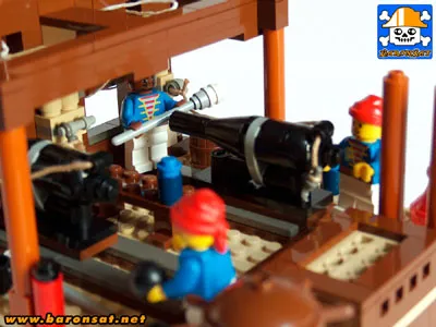 Lego moc Pirates Ship cleaning cannons