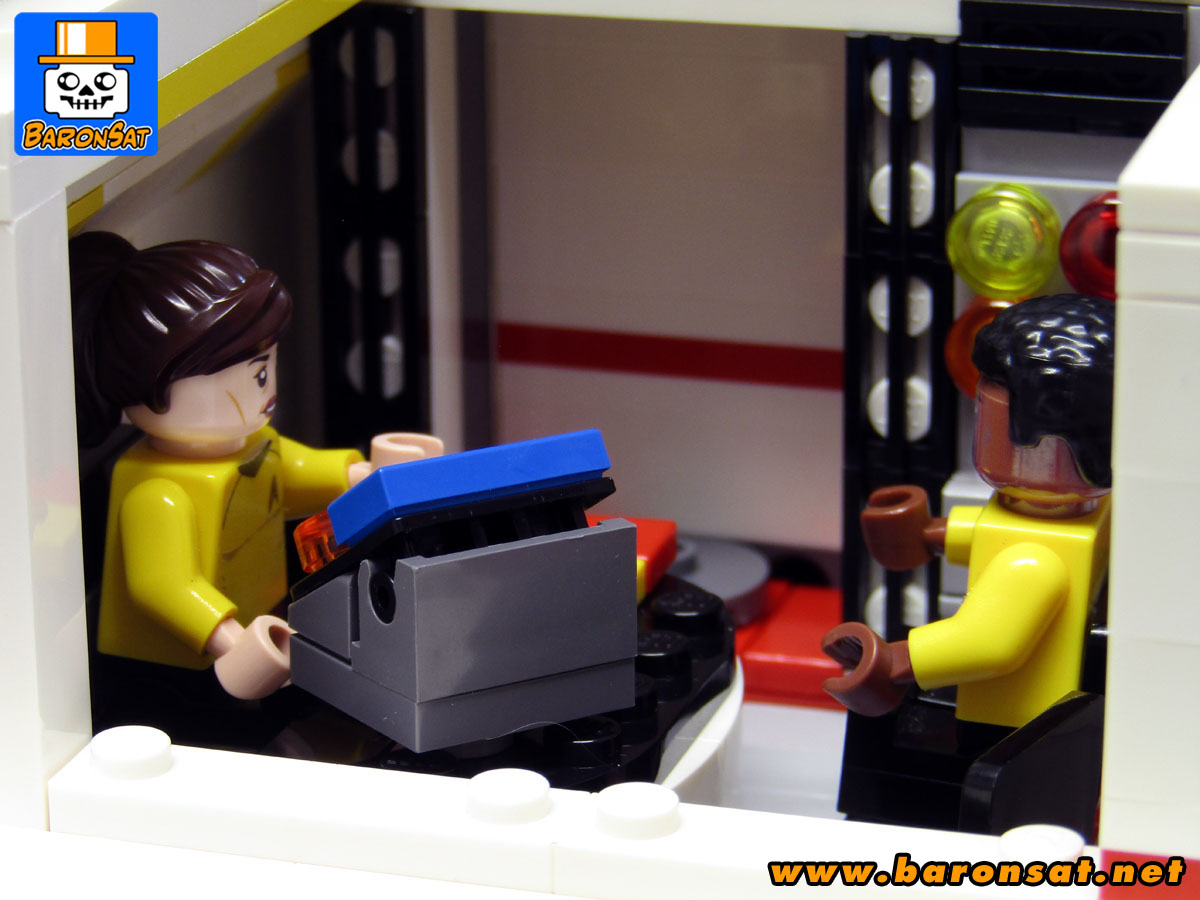 Lego-moc-Diplomatic-Shuttle-Captain-Desk