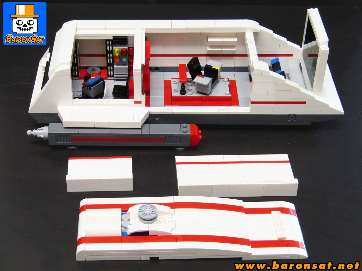 Lego-moc-Diplomatic-Shuttle-Open